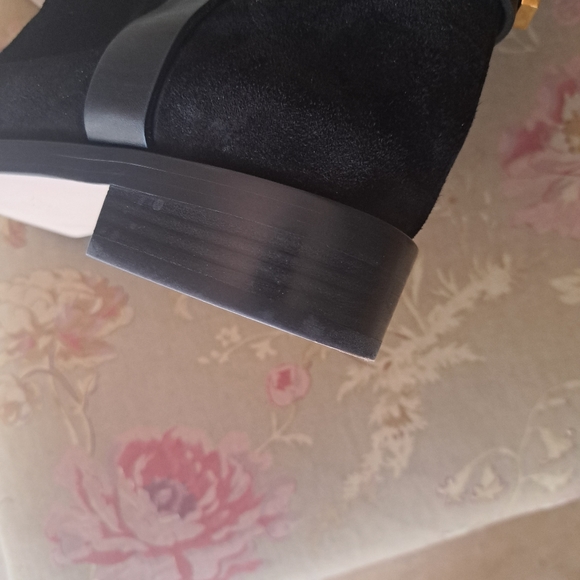 Stuart Weitzman Black Suede boots sz8 Like New gorgeous boot - Picture 11 of 12